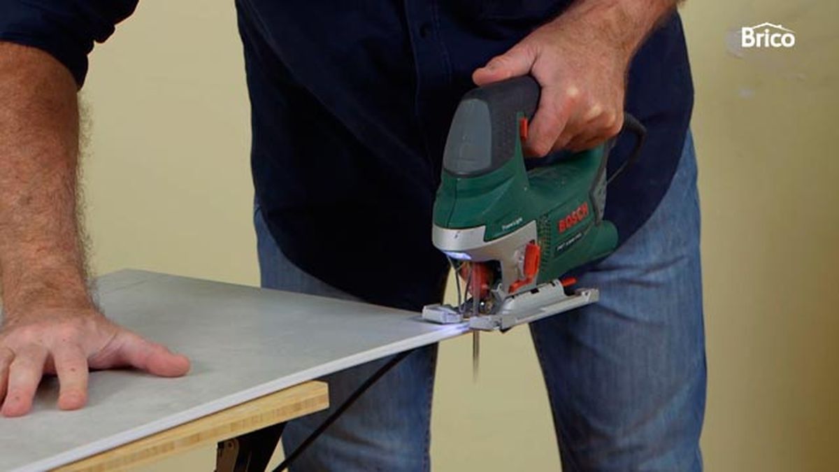 Cómo colocar revestimiento de pared de PVC paso 4