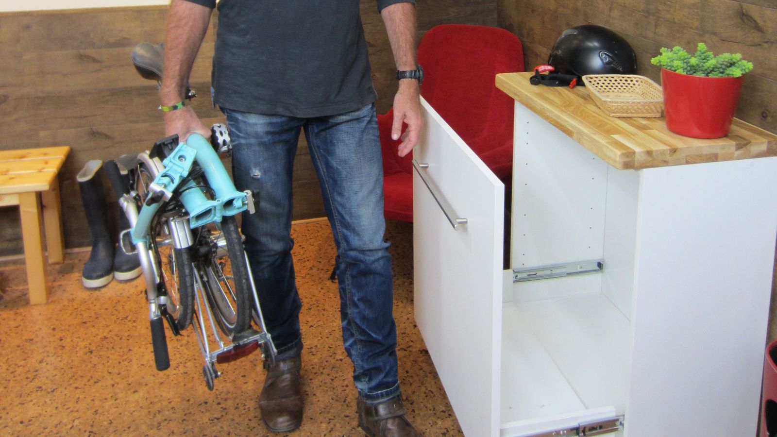 Mueble guarda bici paso 12 Mueble guarda bici paso 12