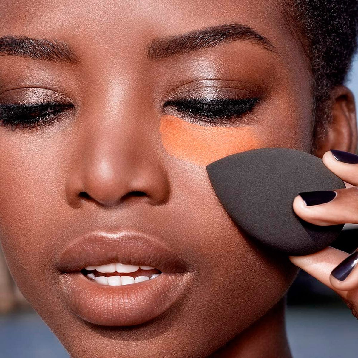 belleza maquillaje corrector naranja