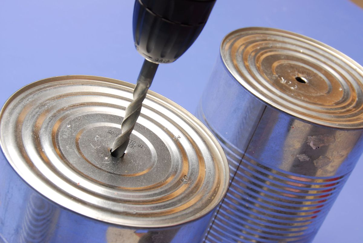 Cómo hacer una lámpara con una lata paso 1