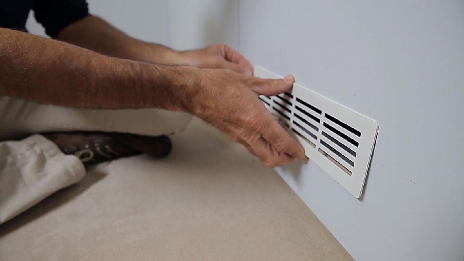 Colocar una rejilla de ventilación en un armario paso 7 Colocar una rejilla de ventilación en un armario paso 7