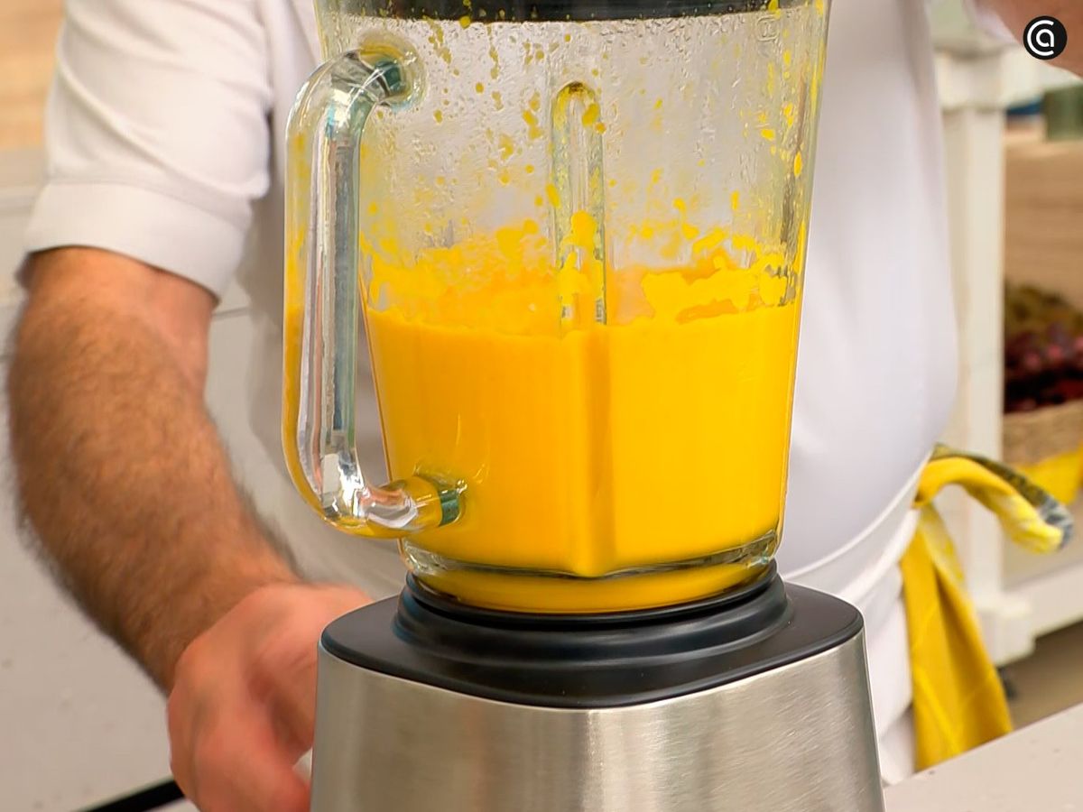 Tritura las zanahorias hasta lograr una textura suave y cremosa