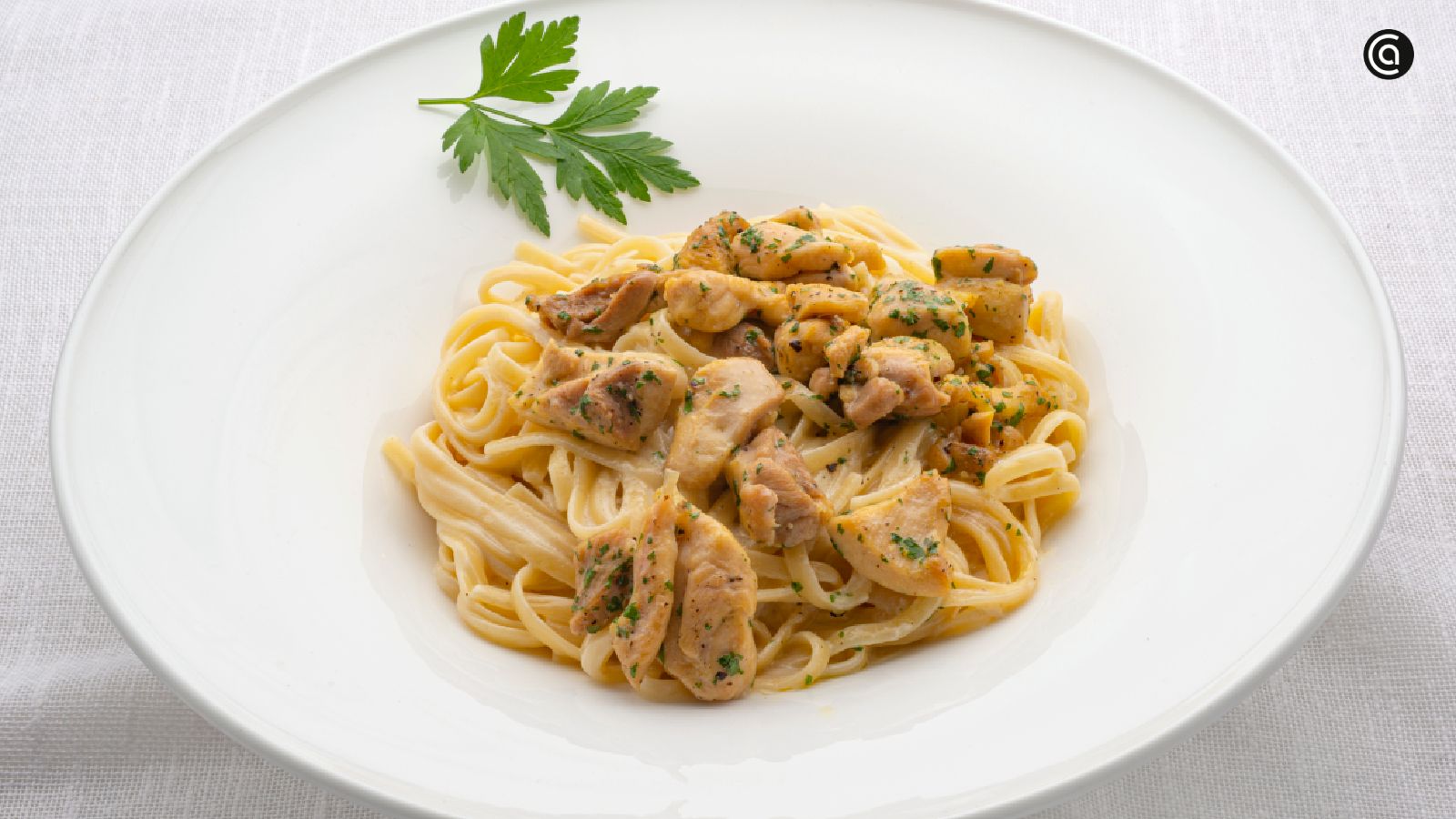 Tallarines Alfredo con pollo, receta de Karlos Arguiñano