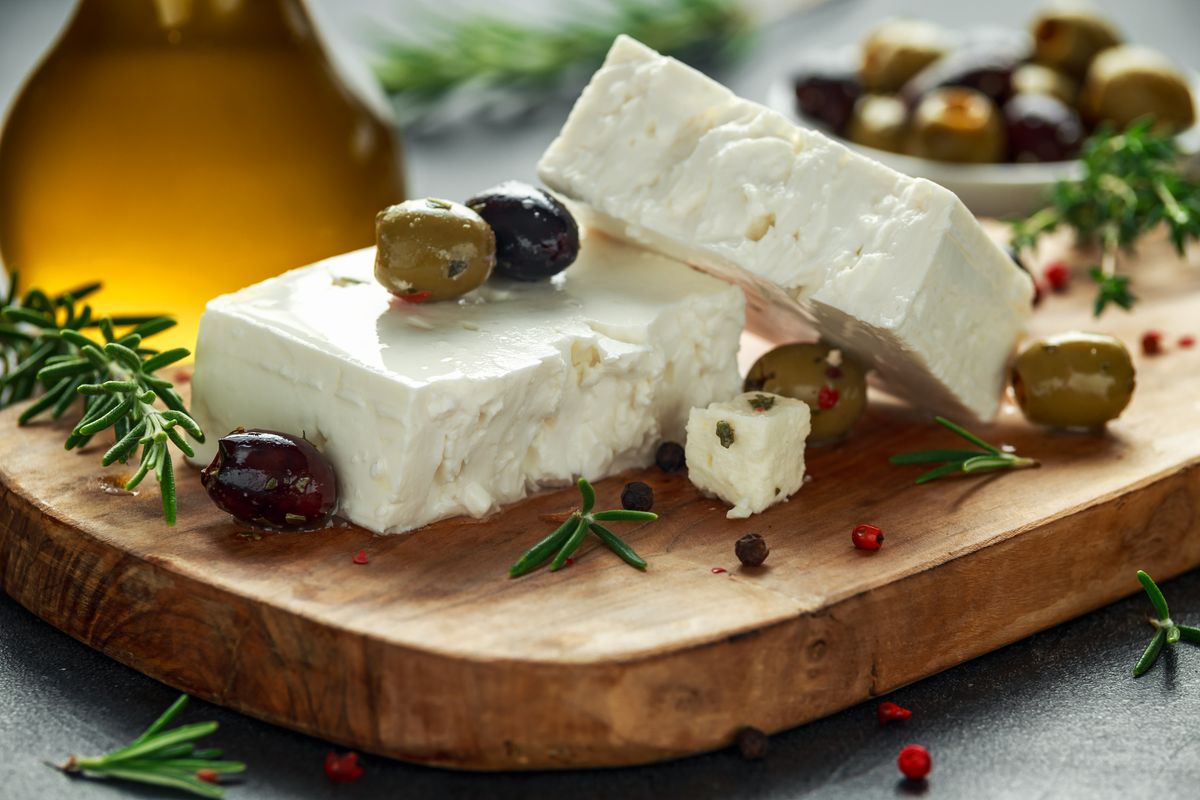 El queso feta es originario de Grecia