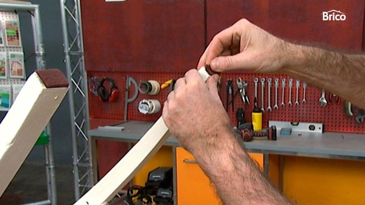 Cómo reparar una silla de madera   Paso 13