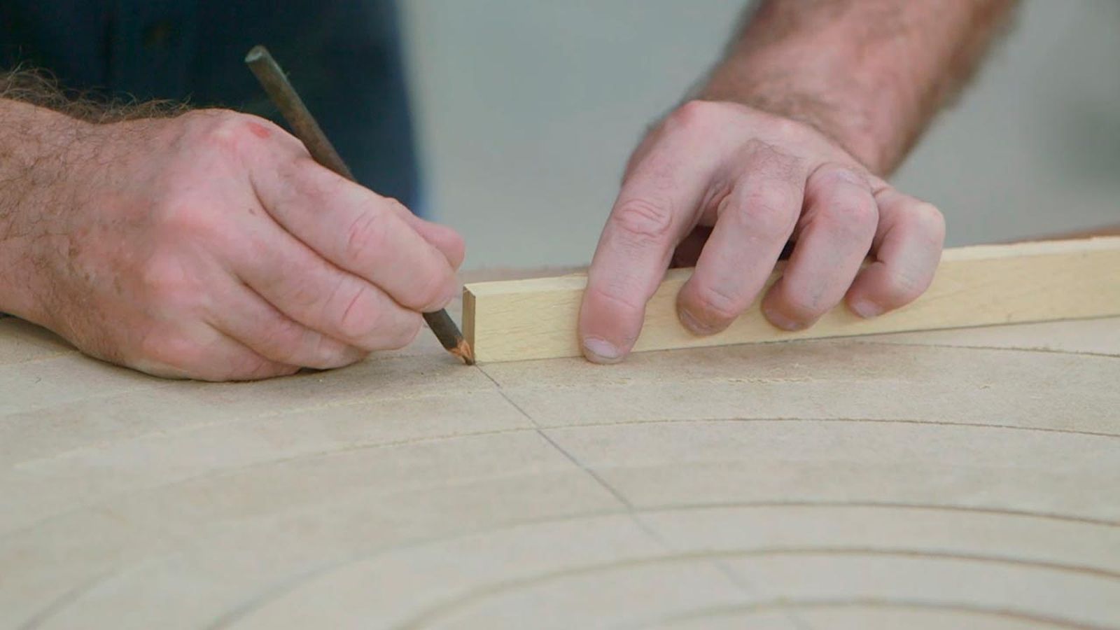 Como hacer un abeto de Navidad con aros de madera paso 3 Como hacer un abeto de Navidad con aros de madera paso 3
