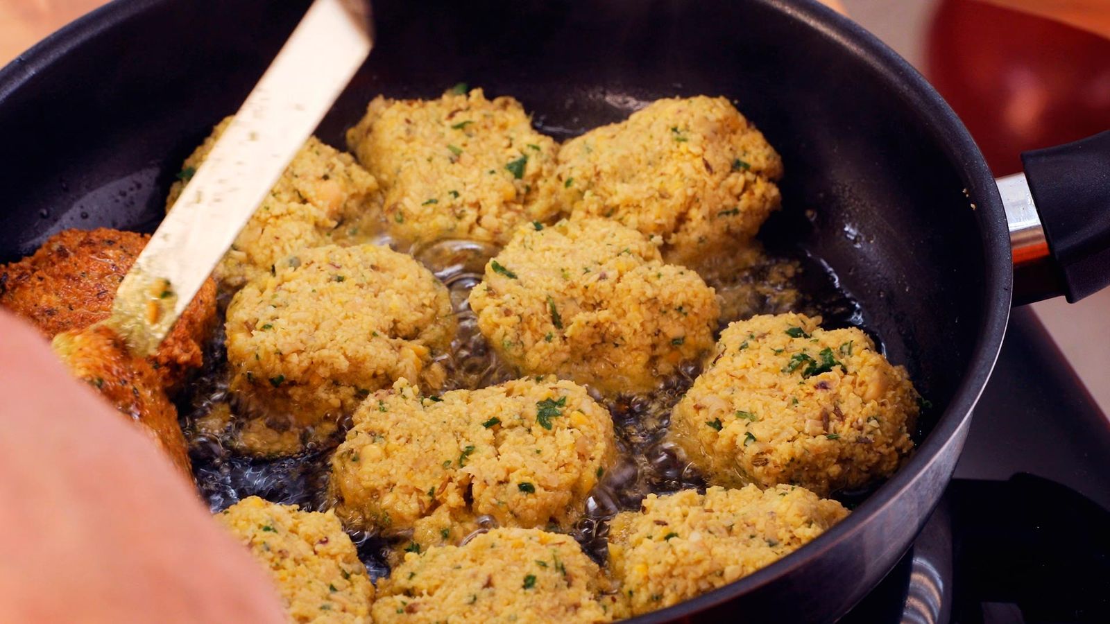 Receta de falafel con salsa de yogur paso 4 Receta de falafel con salsa de yogur paso 4