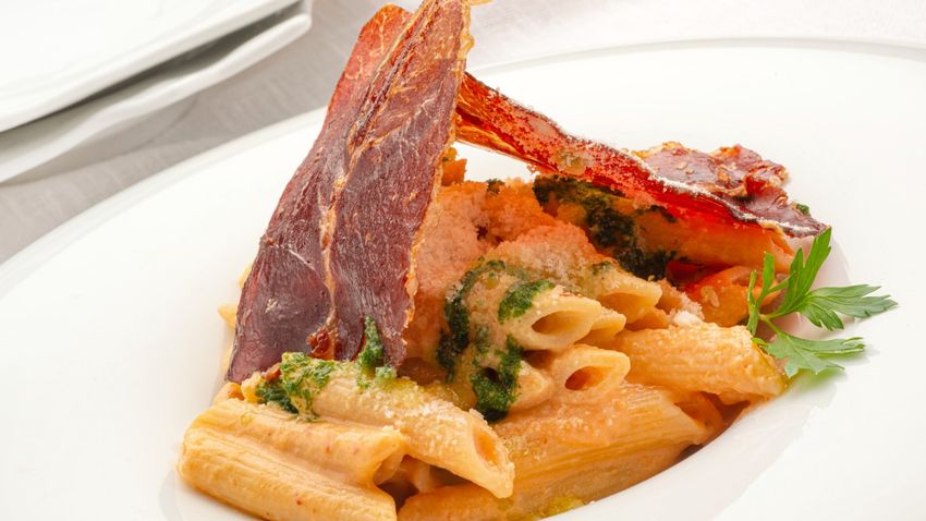 Penne rigate con chipotle y ricotta, receta de Joseba Arguiñano