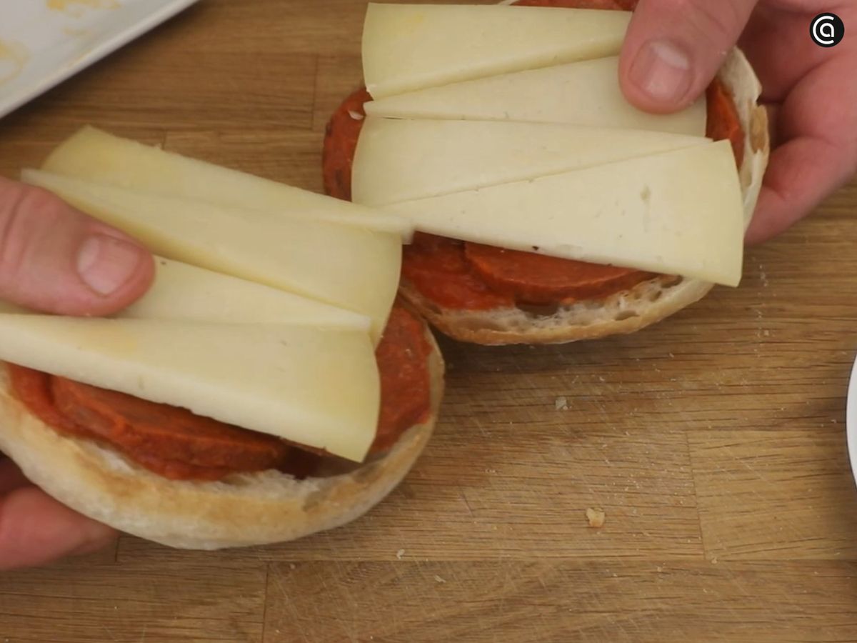 La sobrasada aporta intensidad y combina a la perfección con el queso fundido