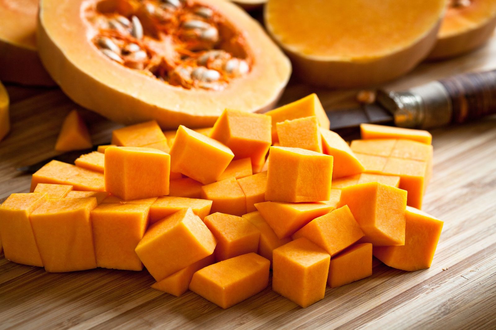Elige una buena calabaza, trocéala y disfrútala en tu cocina
