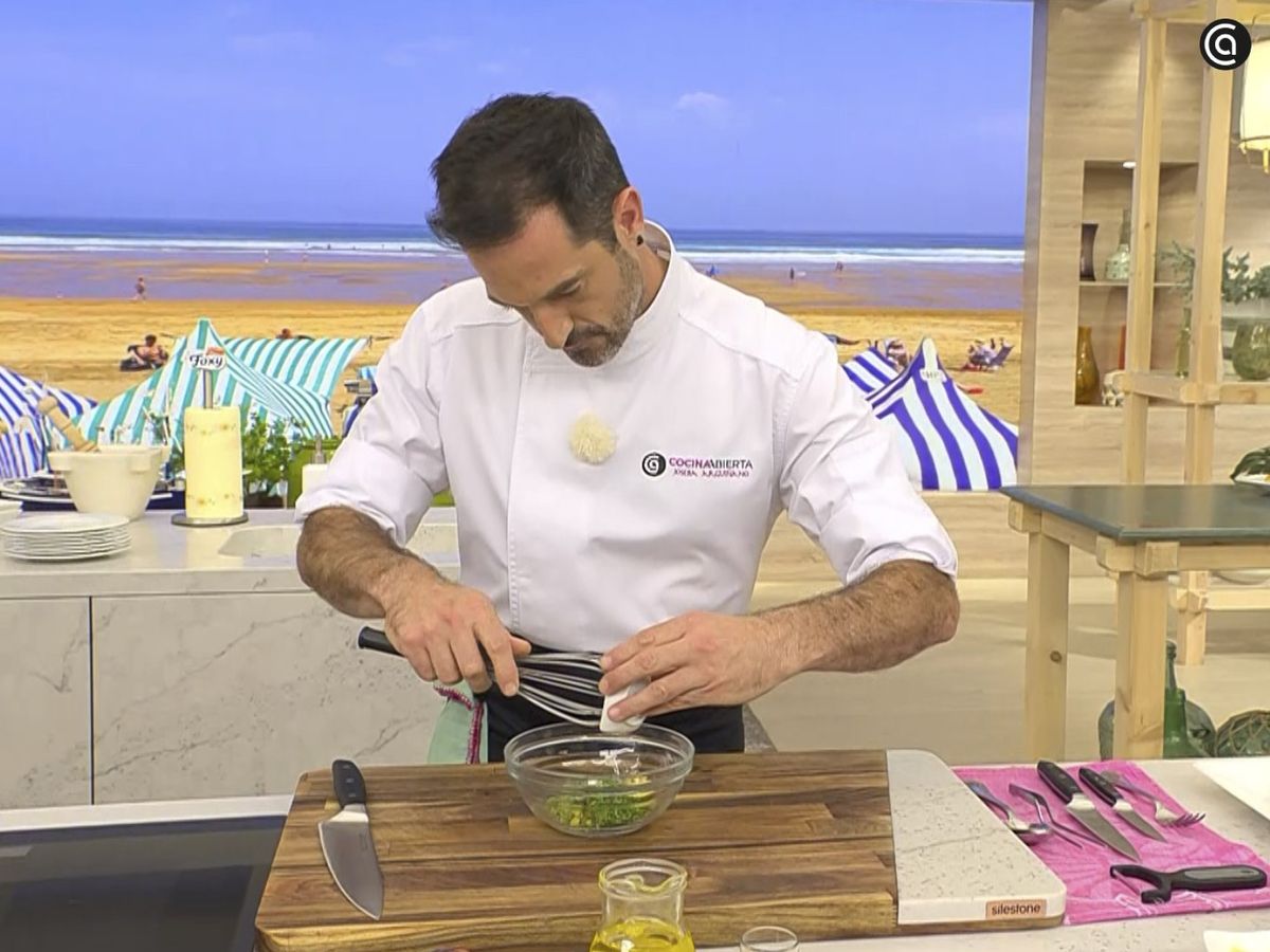 Elabora la vinagreta de anchoa y guindilla