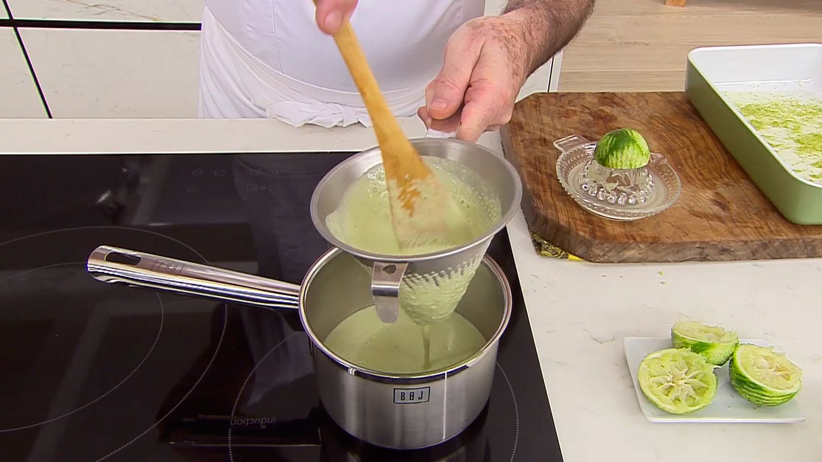 KARL66710320 lubina a la pimienta verde receta karlos arguinano paso2 KARL66710320 lubina a la pimienta verde receta karlos arguinano paso2