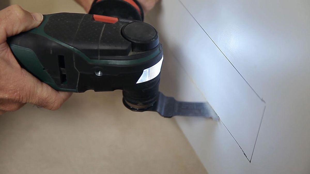 Colocar una rejilla de ventilación en un armario paso 4