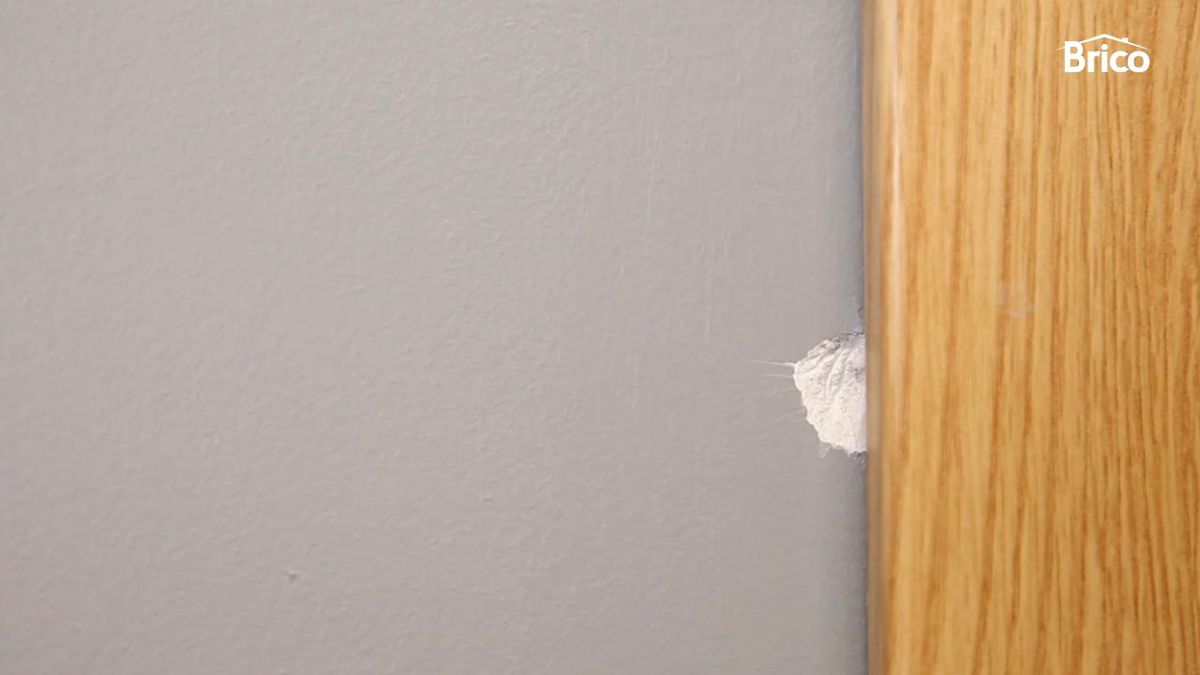 Masilla ligera para reparar paredes paso 4