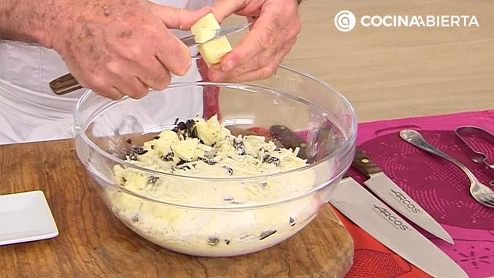 galletas saladas de queso y aceitunas receta cocinatis karlos arguinano karl67690321 paso1 galletas saladas de queso y aceitunas receta cocinatis karlos arguinano karl67690321 paso1