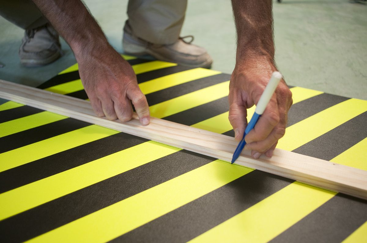 brico2 0659 Protector señalizador garaje paso 3