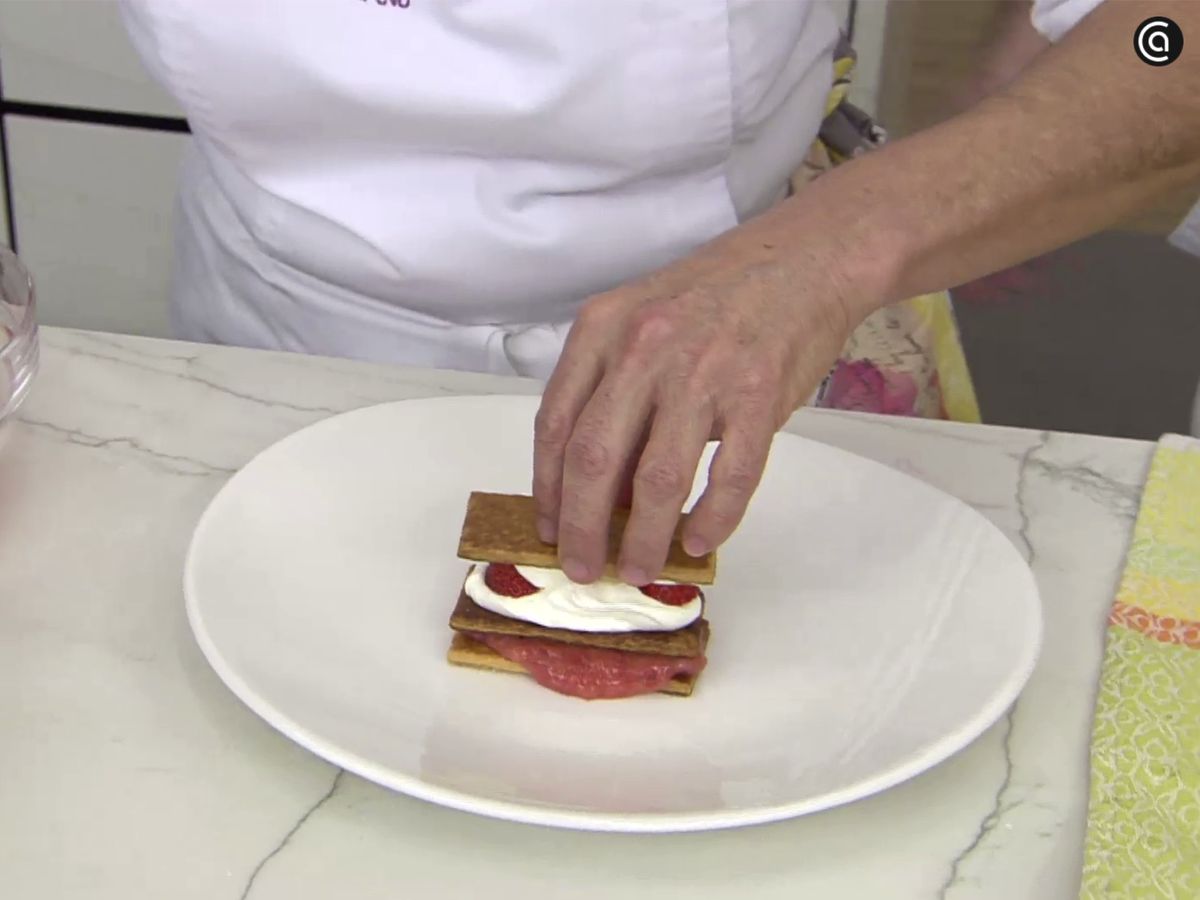 Monta los milhojas de fresas