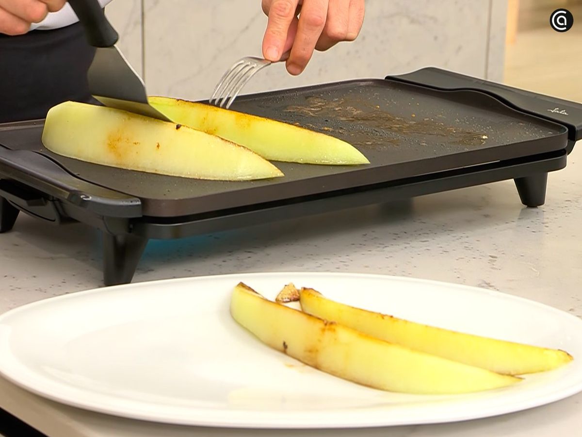Asa el melón en una plancha