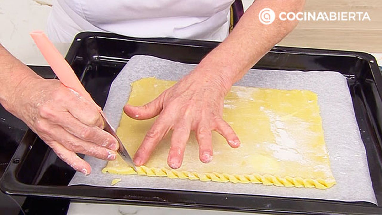 Receta tarta de fresas naturales nueces y crema pastelera postre facil al horno eva arguinano KARL6712 paso1 Receta tarta de fresas naturales nueces y crema pastelera postre facil al horno eva arguinano KARL6712 paso1