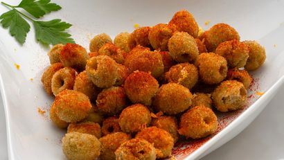 Aceitunas rebozadas al pimentón, receta de Joseba Arguiñano