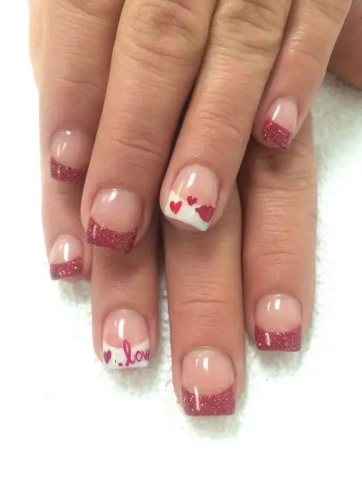 Manicura francesa en rosa para San Valentín
