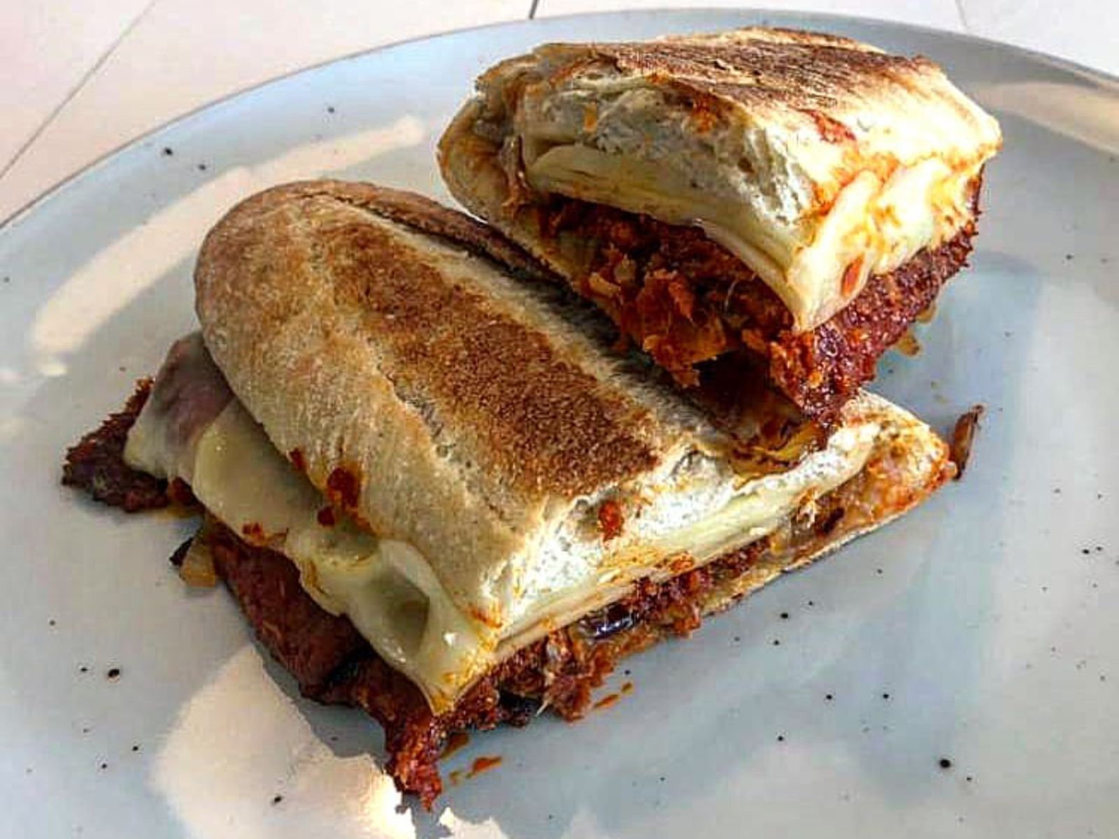 Almussafes valenciano: un bocadillo con carácter que aguanta bien el viaje hasta la piscina.