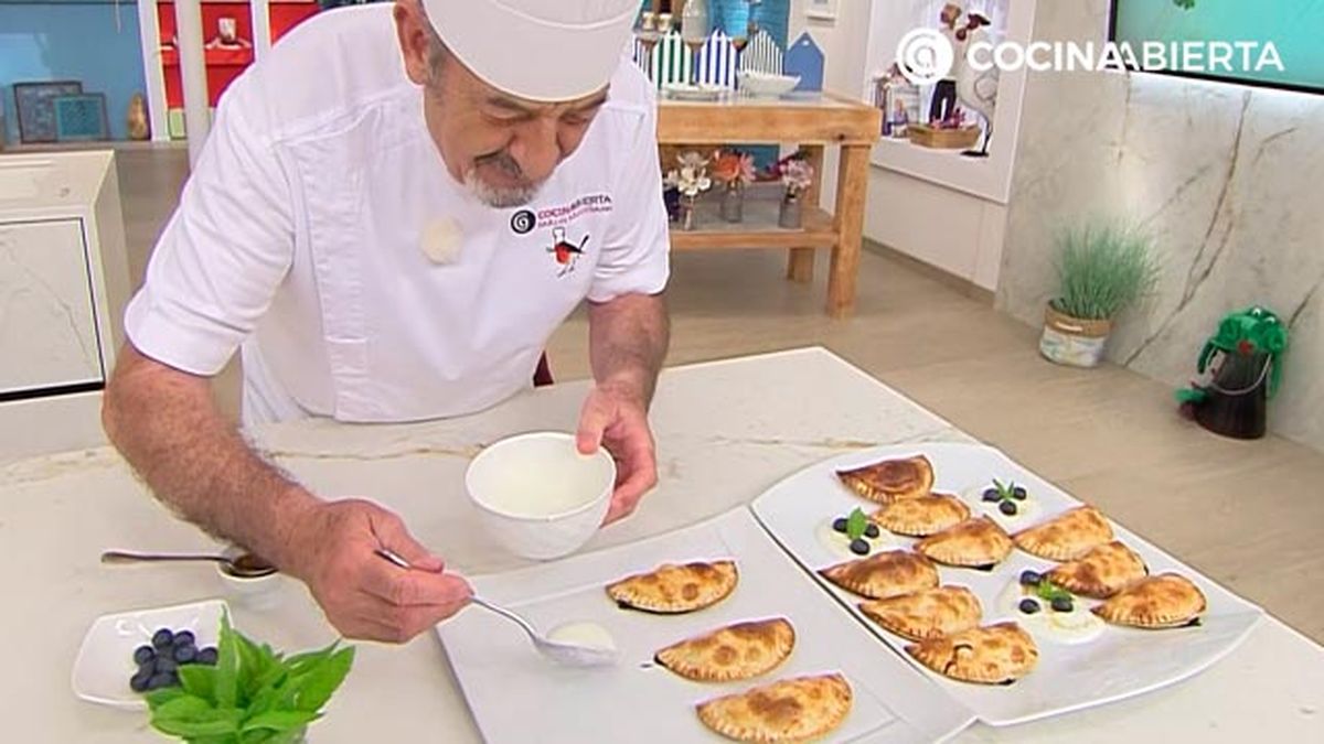 empanadillas dulces rellenas de arandanos receta horno postre facil karlos arguinano KARL67880321 paso4