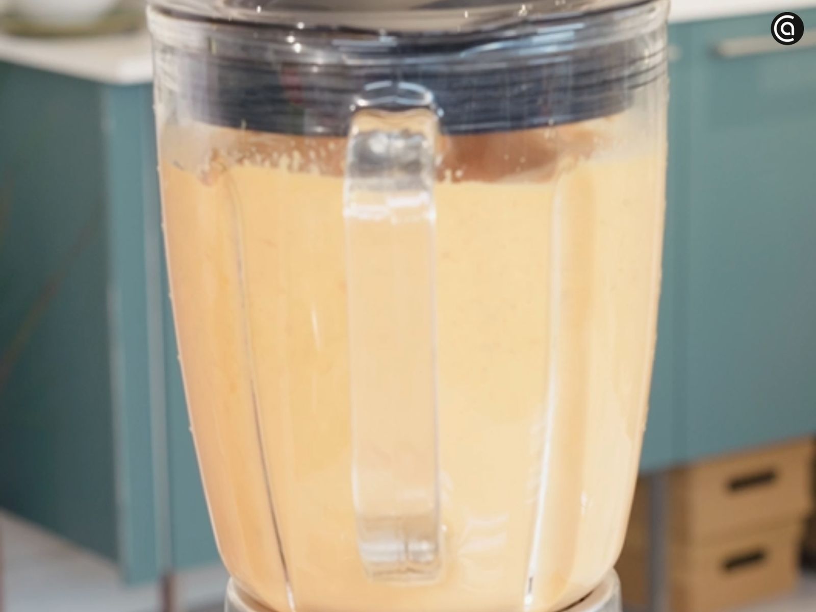 Tritura todos los ingredientes hasta conseguir una crema homogénea Salmorejo de sandía - paso 2