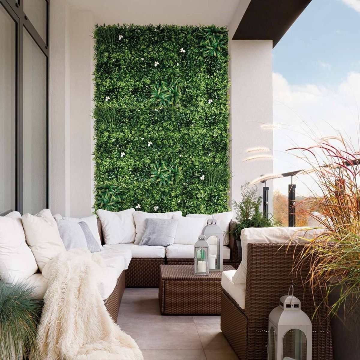 Terraza con jardín vertical.