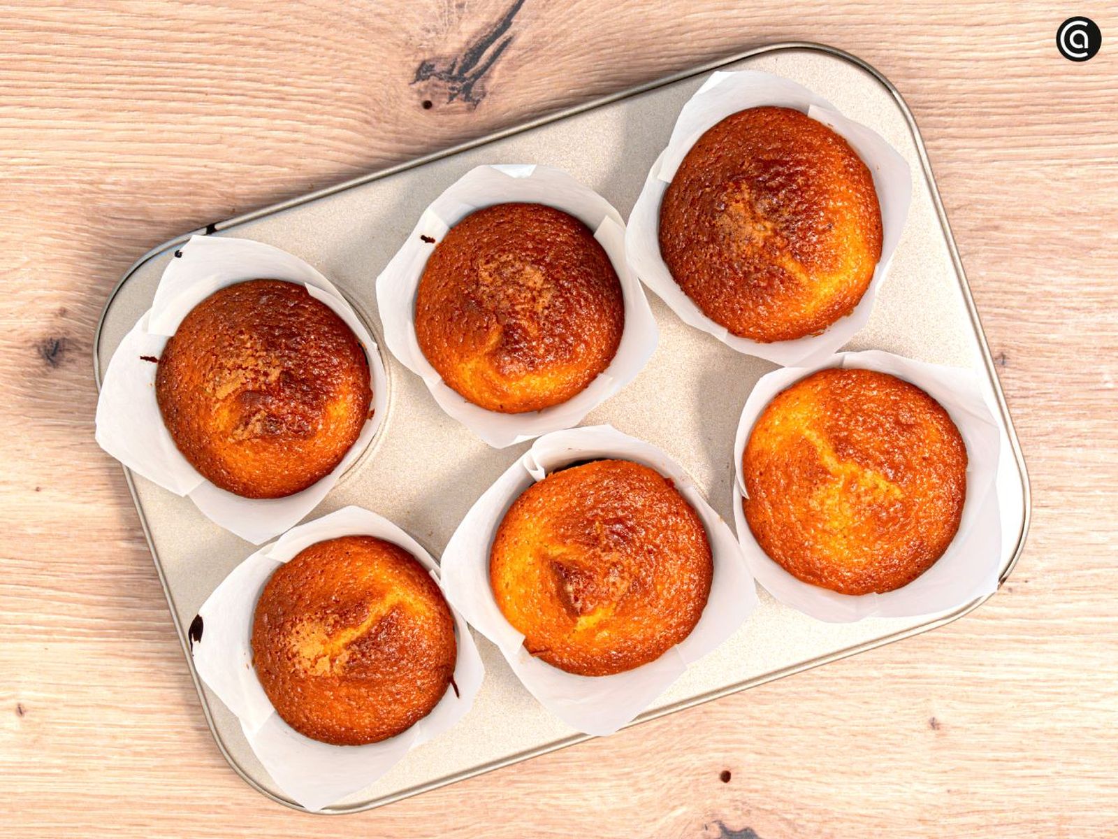 Magdalenas recién horneadas, listas para disfrutar