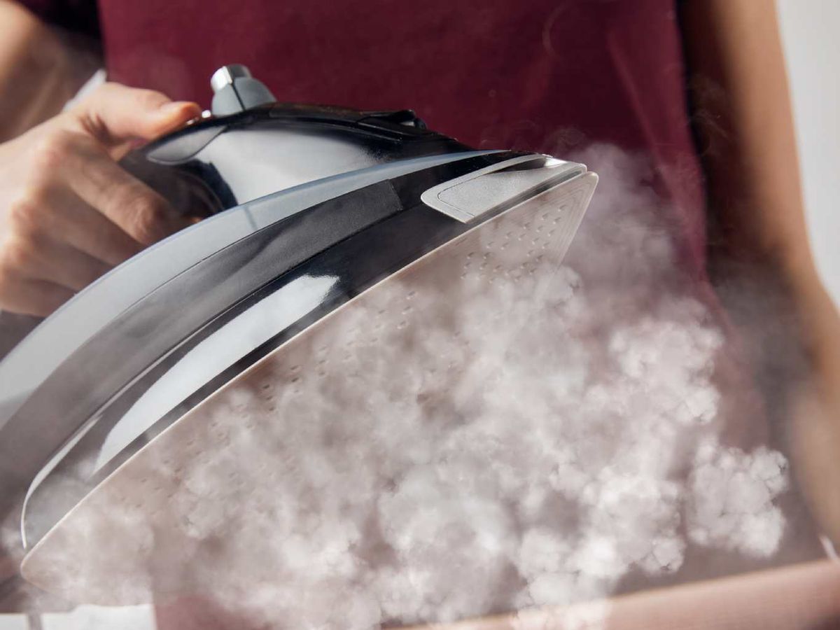 El vapor afloja la suciedad que se queda atrapada entre las fibras de la alfombra.