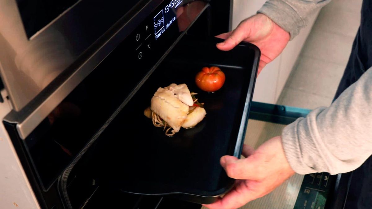 Receta de merluza rellena de gulas y piperrada  paso 5