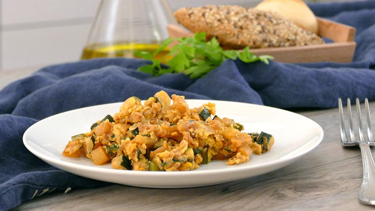 Receta de zarangollo murciano, revuelto de calabacín, cebolla y patata