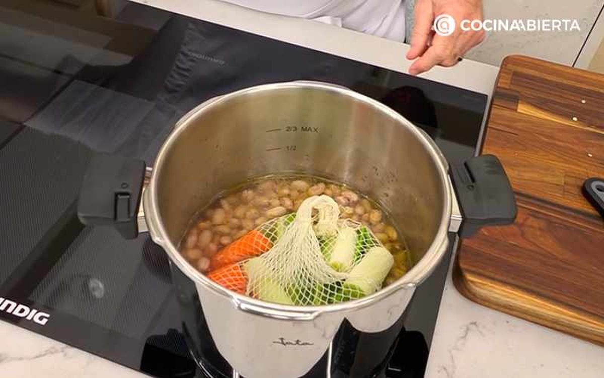 Cocina las alubias pintas en la olla rápida