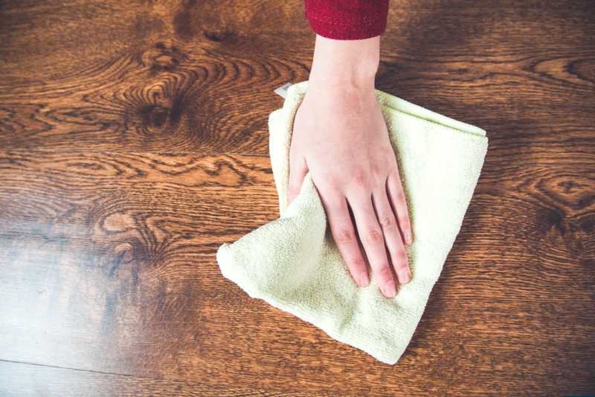 Nutre e hidrata tus muebles de madera tras la limpieza