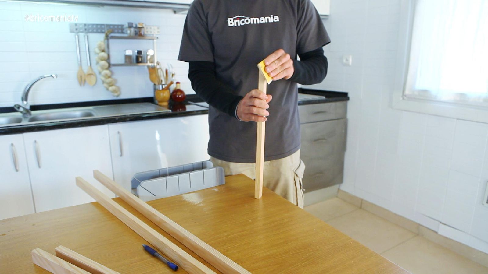 Cómo hacer cuadros de tela paso 4 Cómo hacer cuadros de tela paso 4