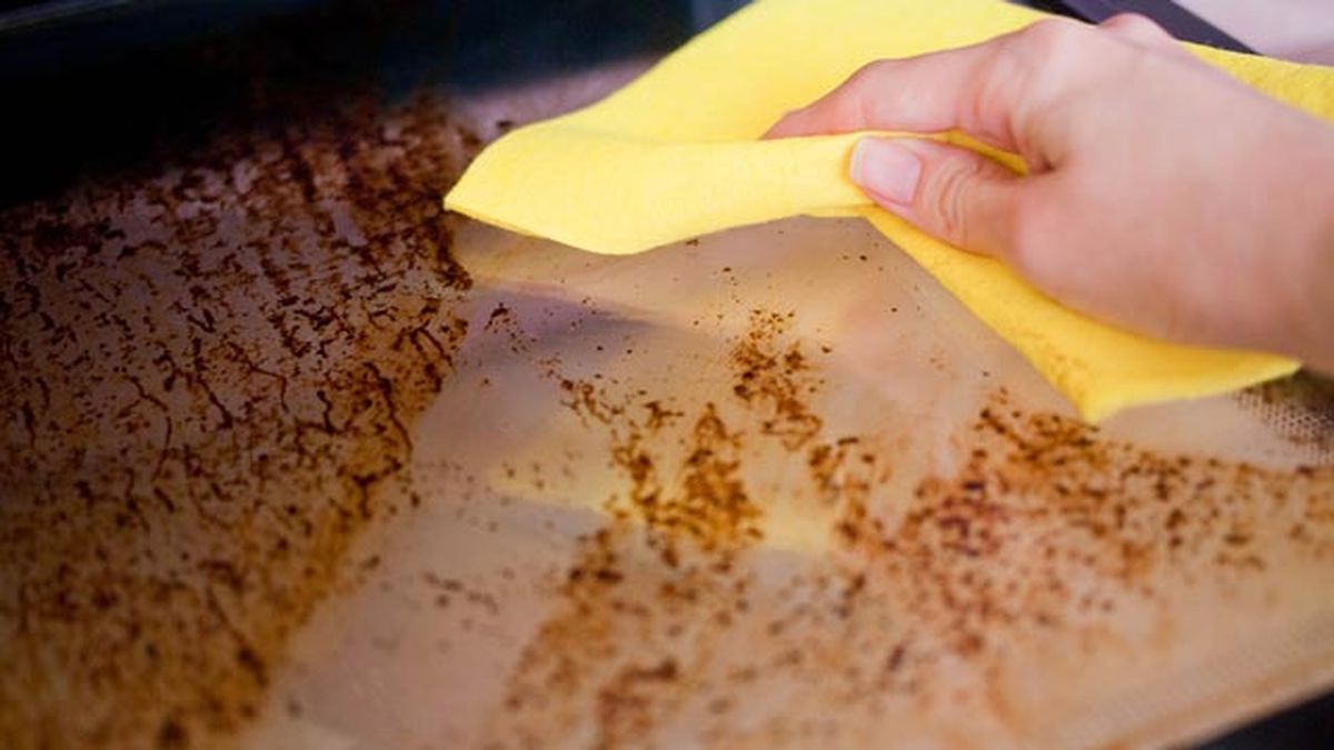 trucos para quitar la grasa incrustada de la cocina horno