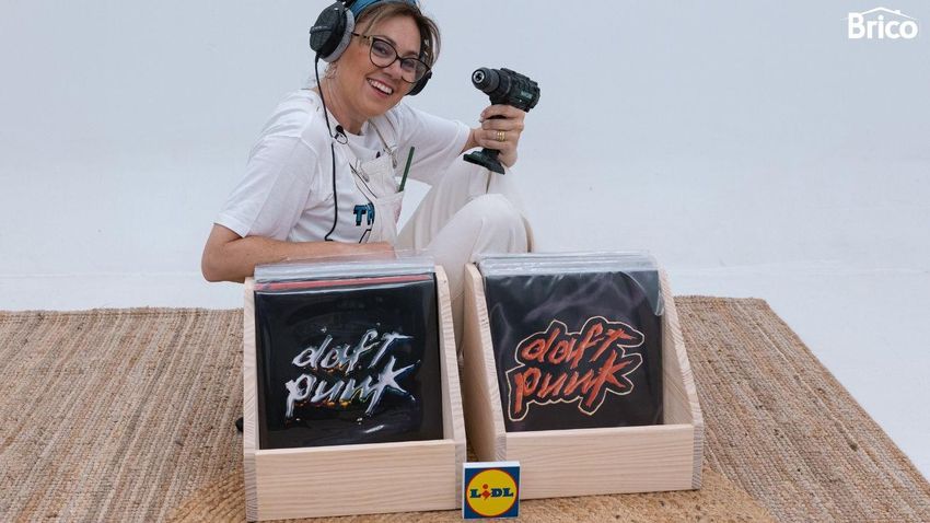 Guardar vinilos en vertical evita daños y conserva mejor discos y fundas.