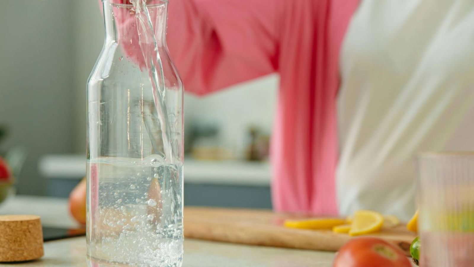 Como limpiar botellas por dentro: trucos que funcionan