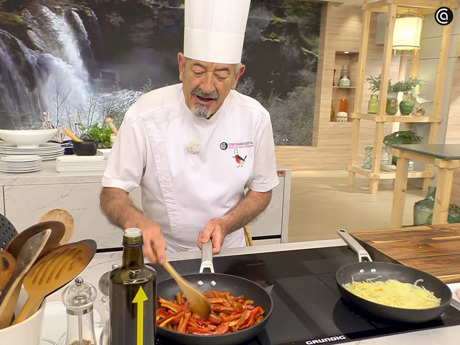 Pocha el pimiento y la cebolla Montaditos de merluza - paso 1