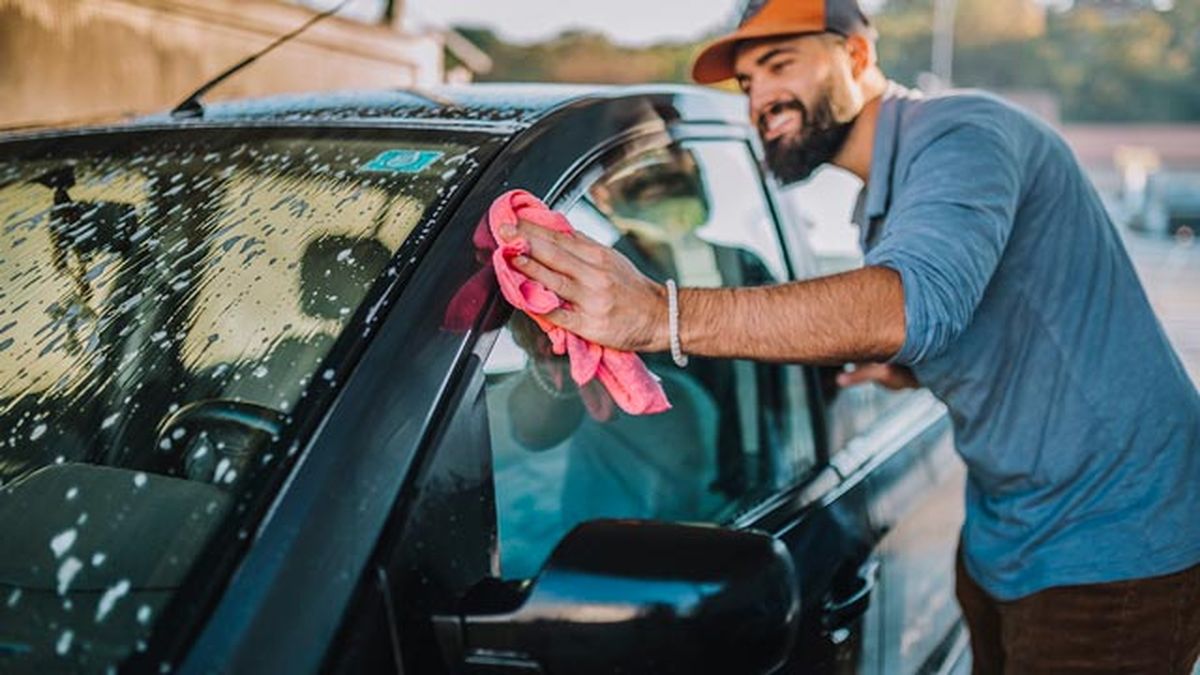 como lavar coche a mano en casa facilmente