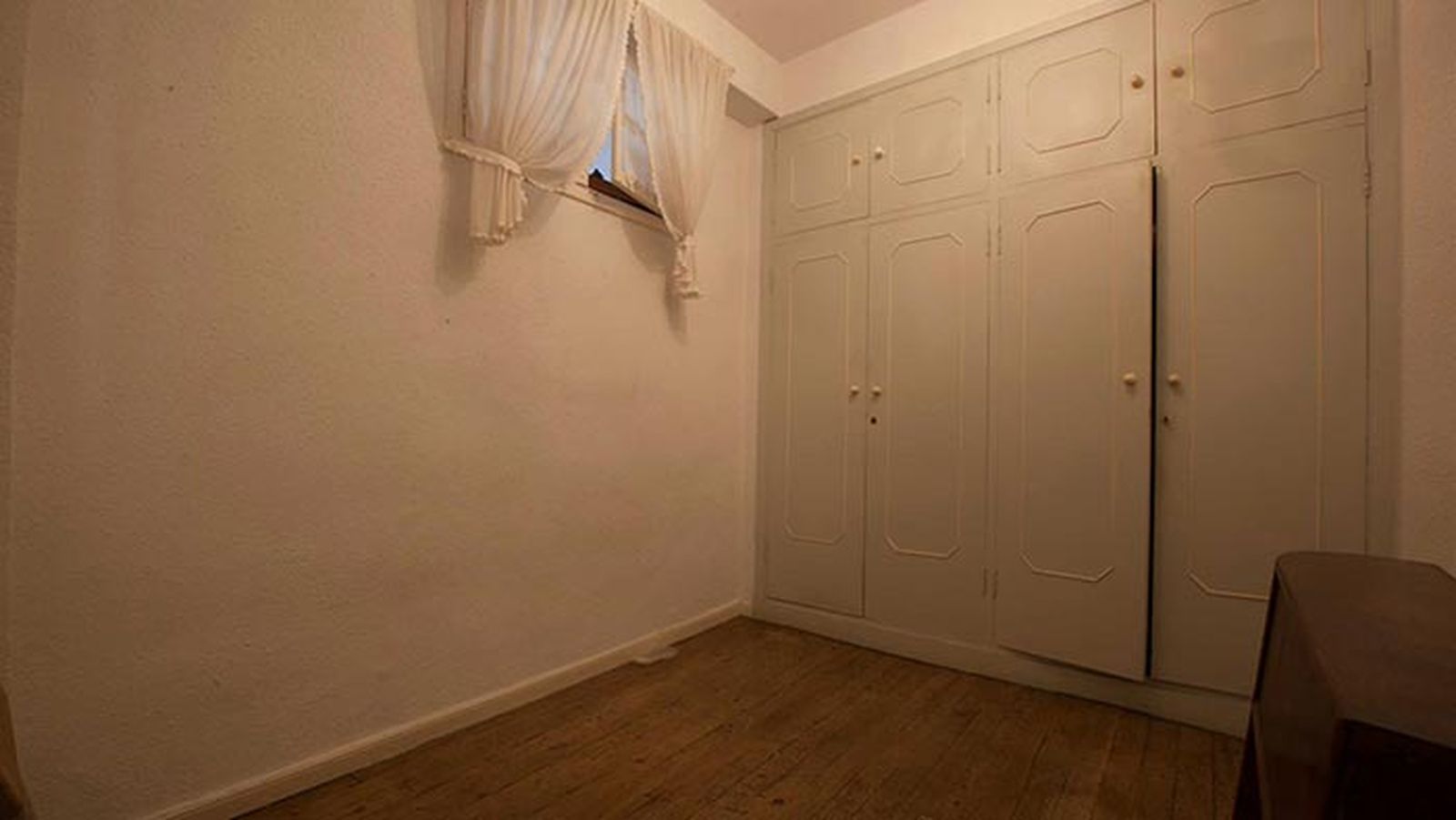 Dormitorio de matrimonio luminoso paso 1
