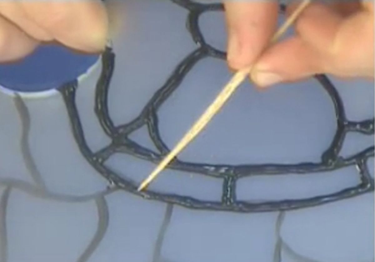 Cómo hacer una lámpara de estilo Tiffany paso 4