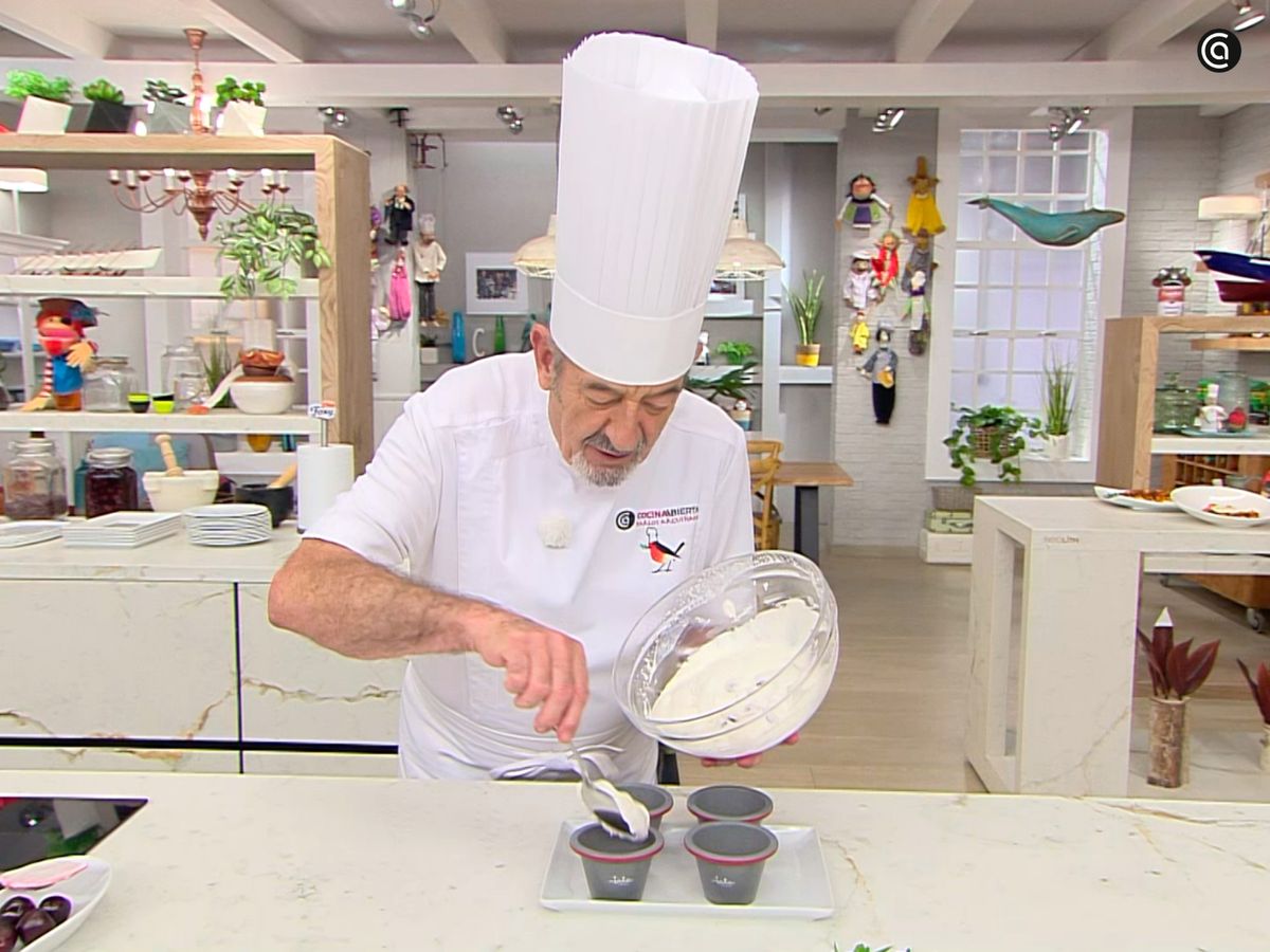 Reparte la mezcla en 4 moldes