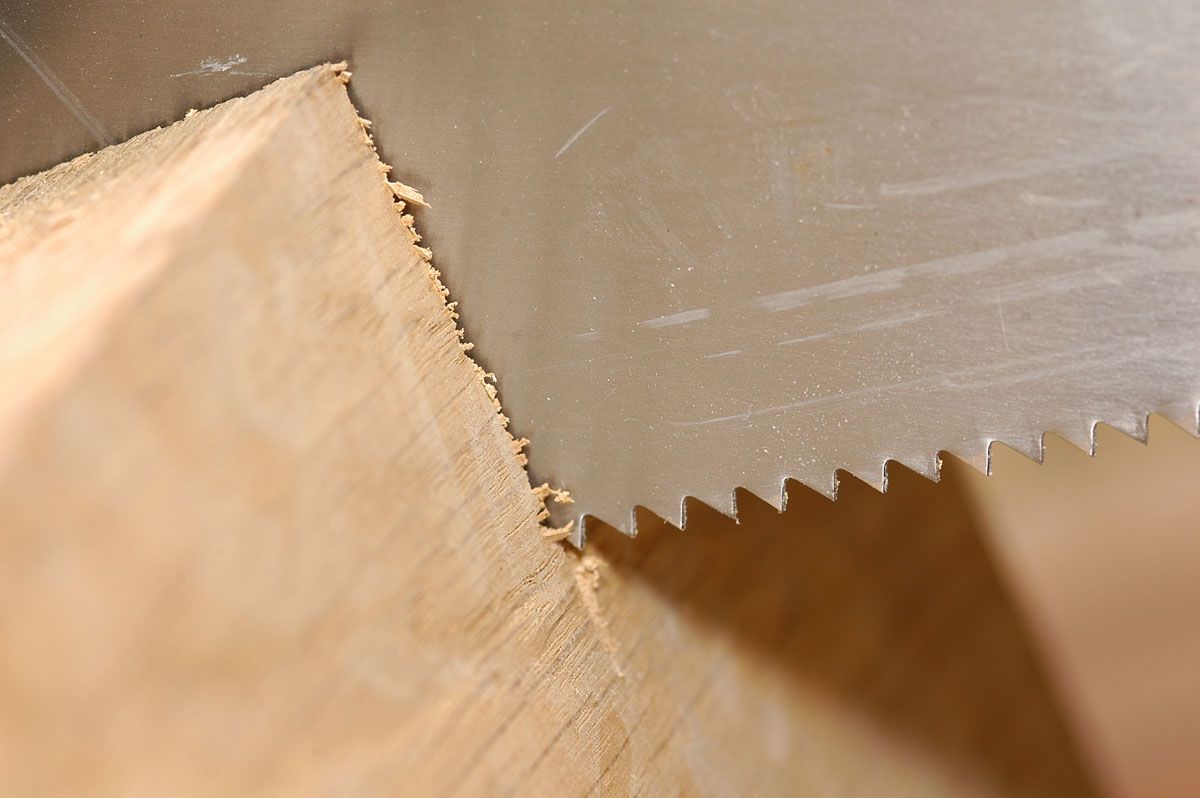 Sierra de mano para madera paso 3