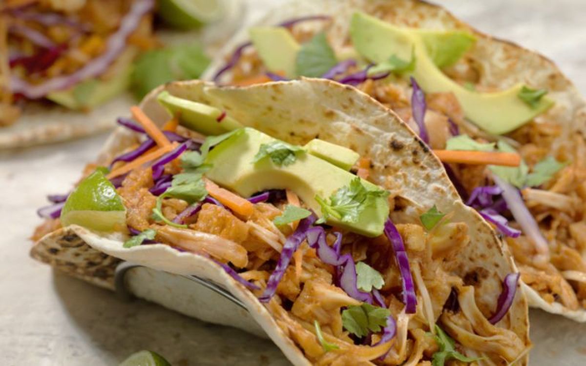 El jackfruit es un sustituto de la carne para tacos o hamburguesas veganas