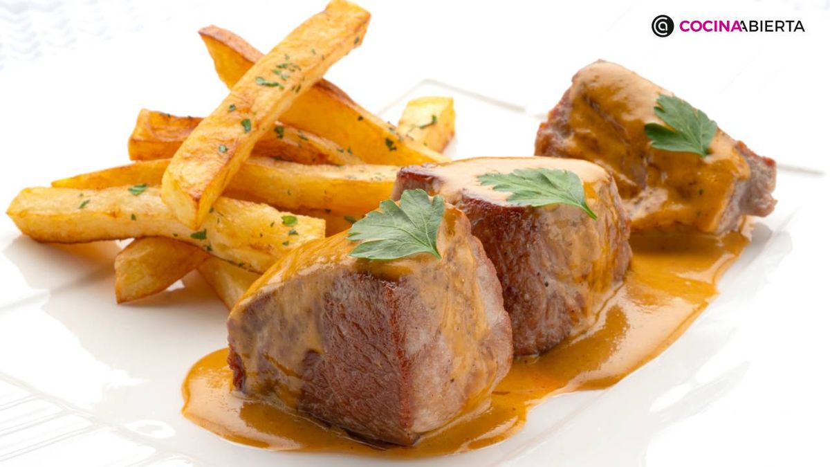 El solomillo de cerdo se baña con la salsa Café de París