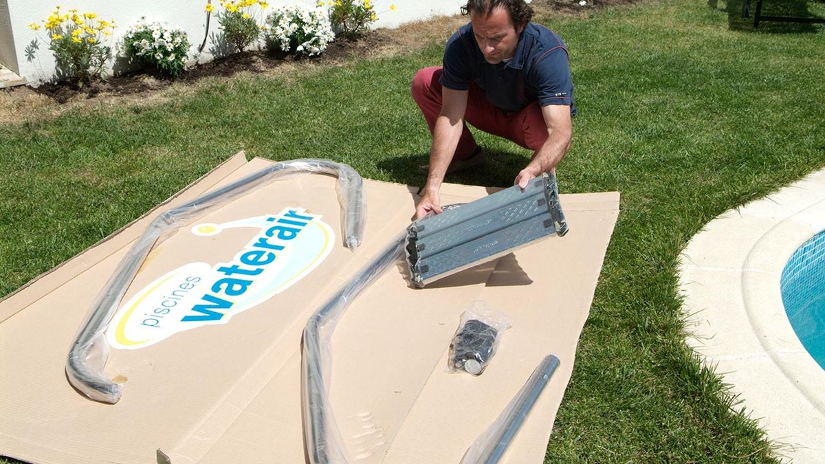 Colocación de escalera en piscina paso 1