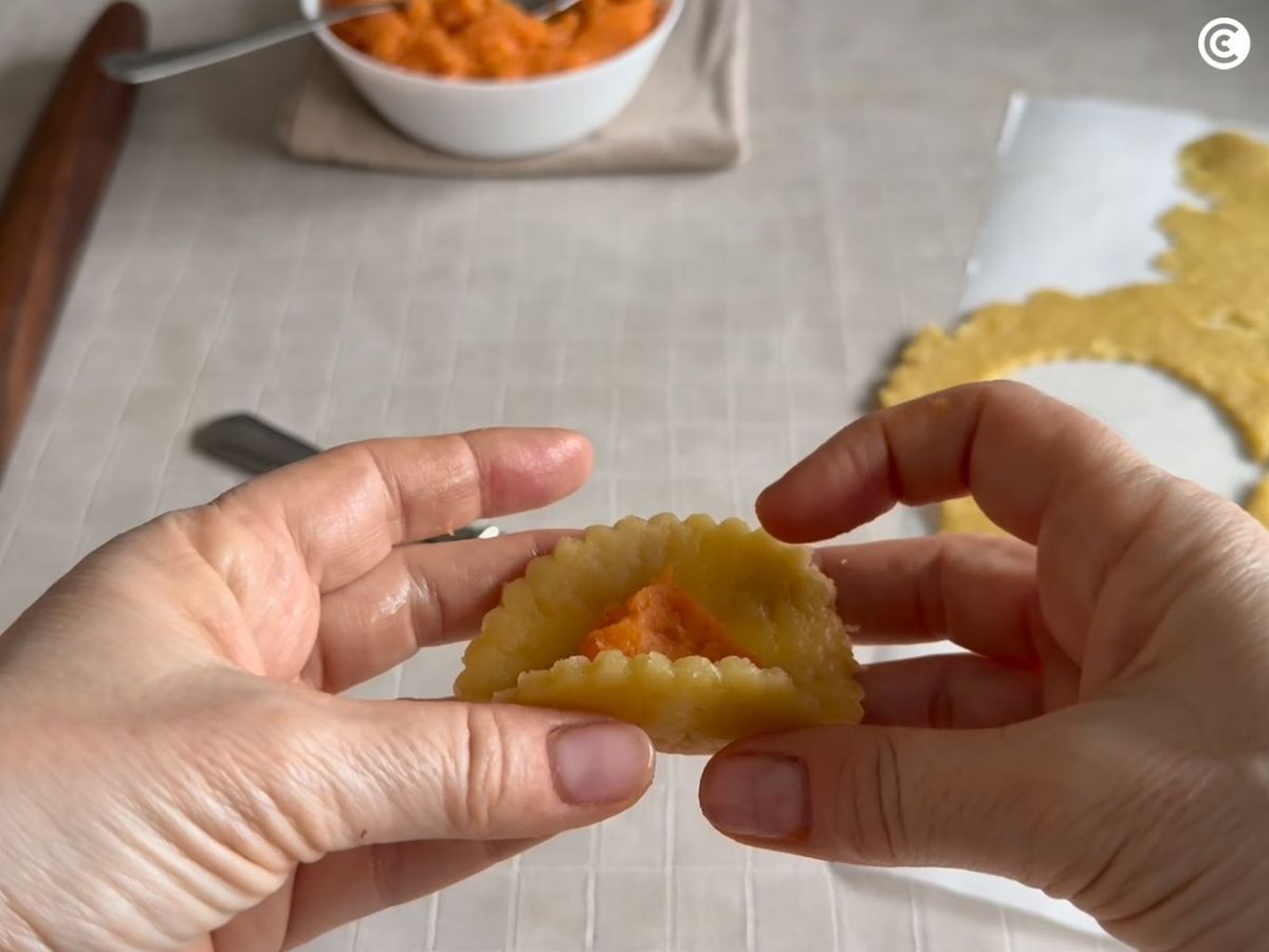 Rellenar y dar forma al pastel de boniato