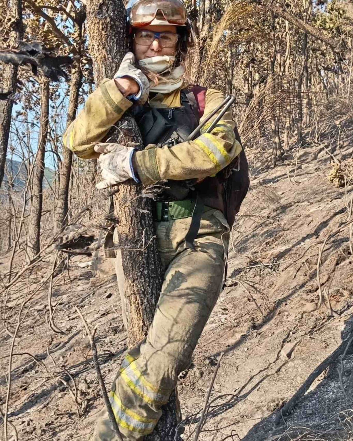 Fotografía de Nuria, la ganadora del Campeonato Mundial Abrazar Áboles 2024.